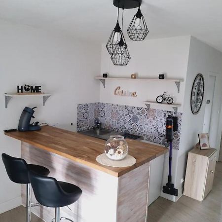 Appartement F2 Centre-Ville Issoire Avec Jolie Vue المظهر الخارجي الصورة