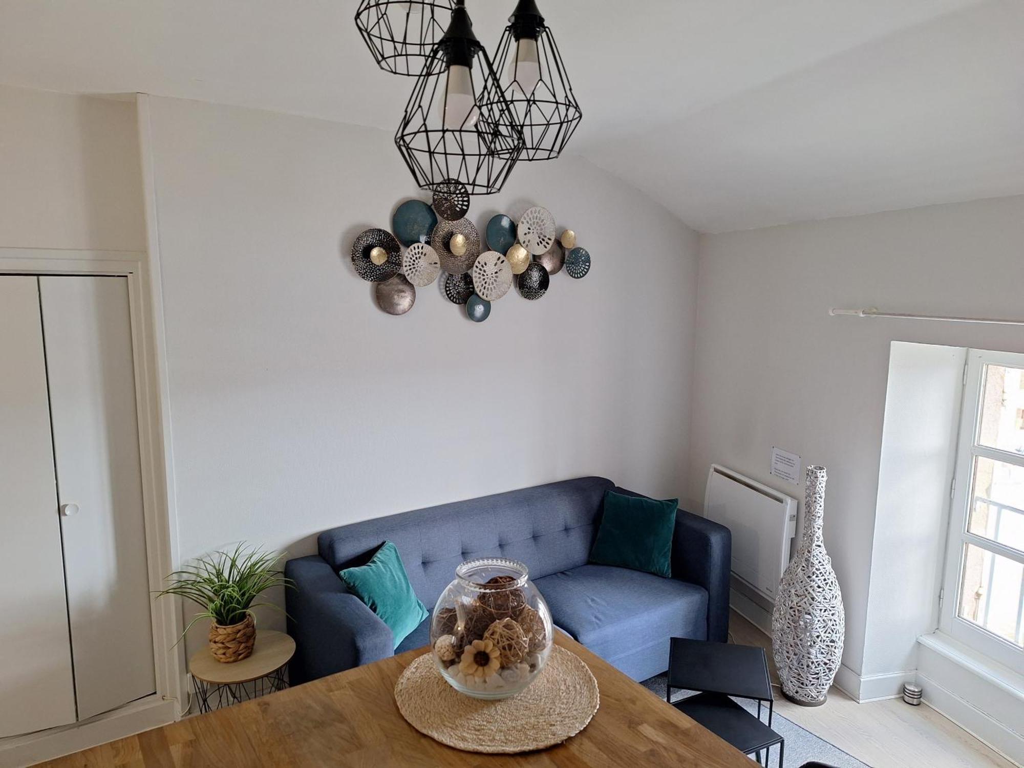 Appartement F2 Centre-Ville Issoire Avec Jolie Vue المظهر الخارجي الصورة