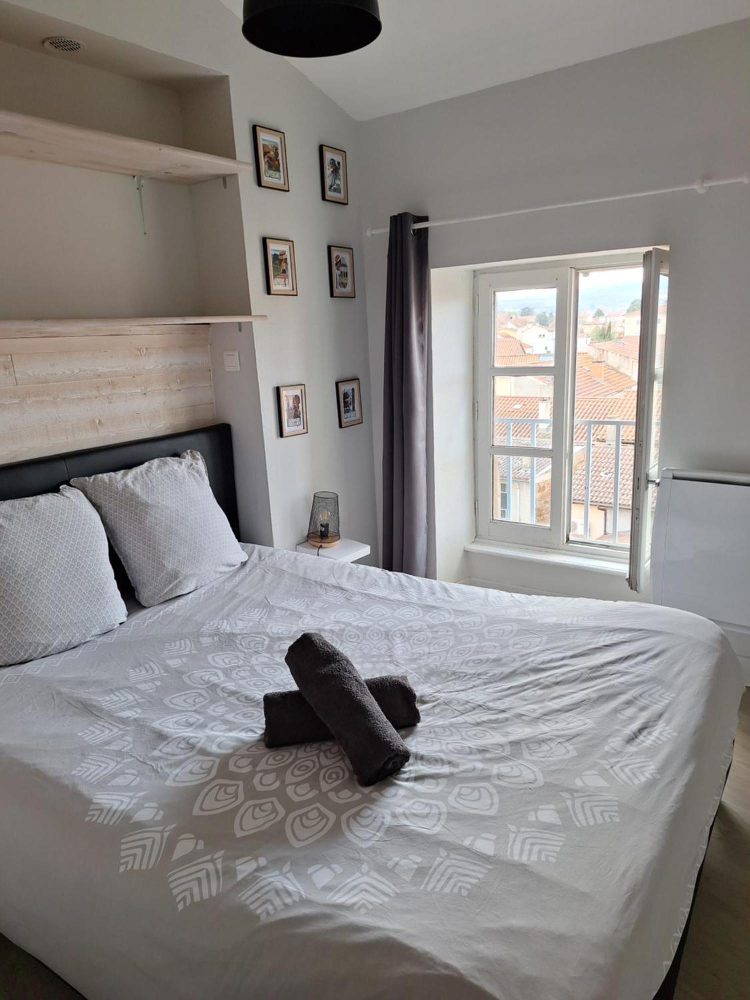 Appartement F2 Centre-Ville Issoire Avec Jolie Vue المظهر الخارجي الصورة